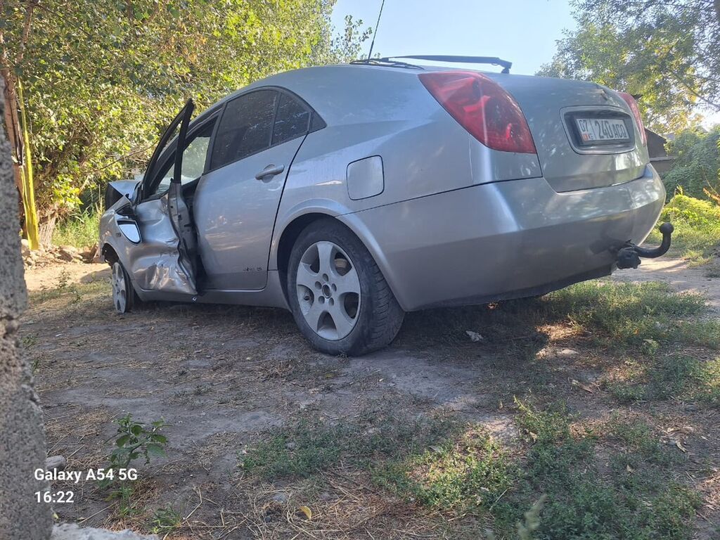 Nissan Primera (P12), серебристый седан/лифтбек. Комплектация и: фото 2