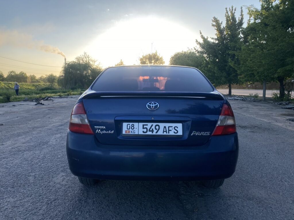 Toyota Prius 2002 г., гибрид, седан: фото 2