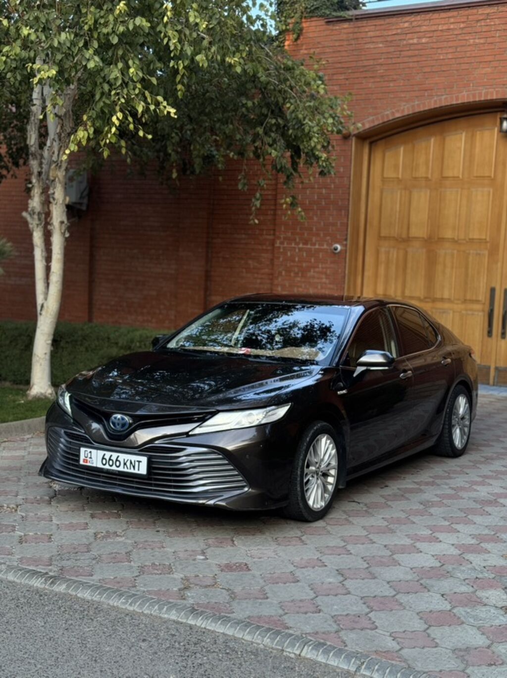 Toyota Camry: 2018 г., 2.5 л, Вариатор, Гибрид, Седан: фото 2