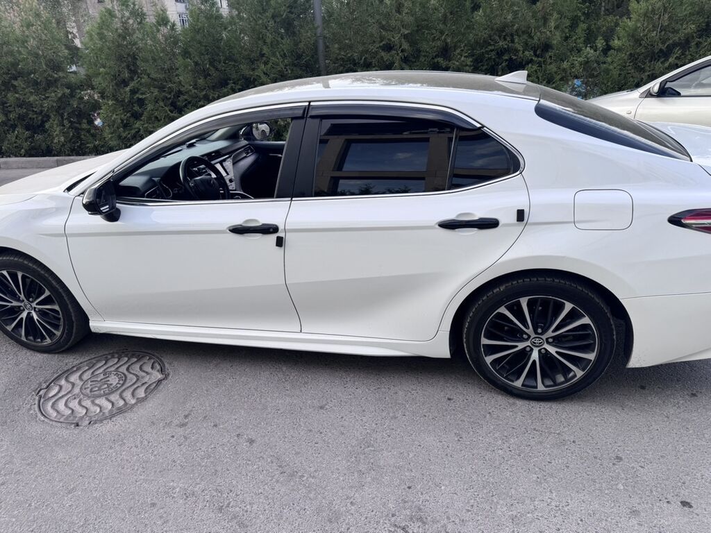 Toyota Camry: 2020 г., 2.5 л, Автомат, Бензин, Седан: фото 3