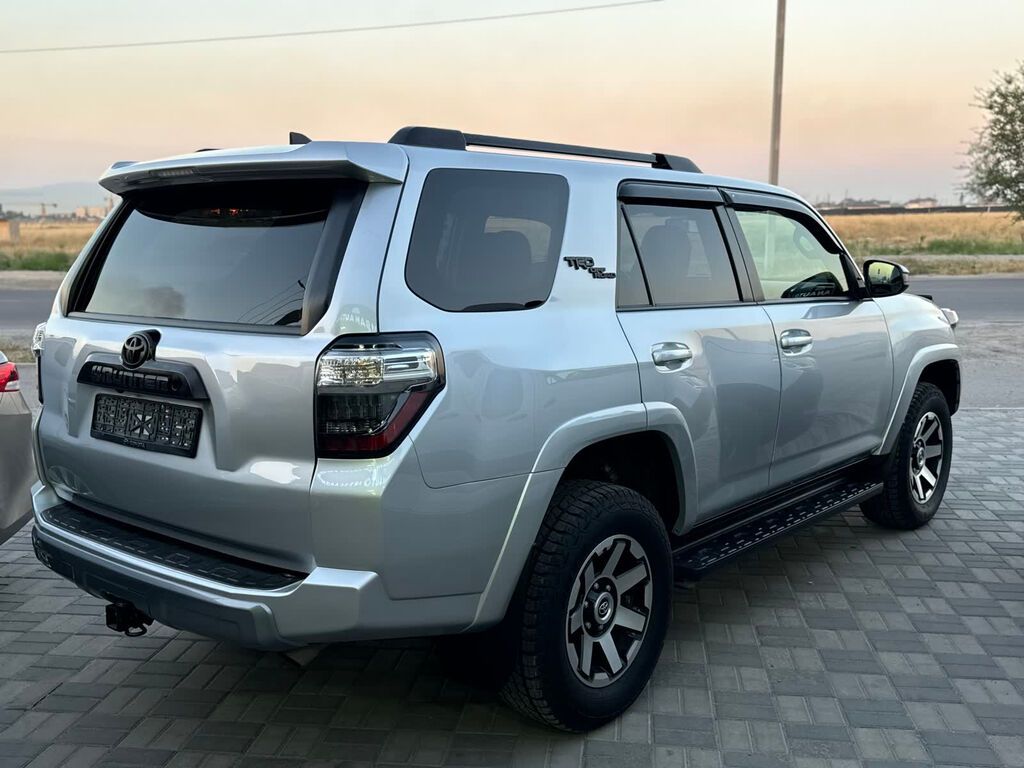 Toyota 4Runner: 2019 г., 0.4 л, Автомат, Бензин, Внедорожник: фото 6