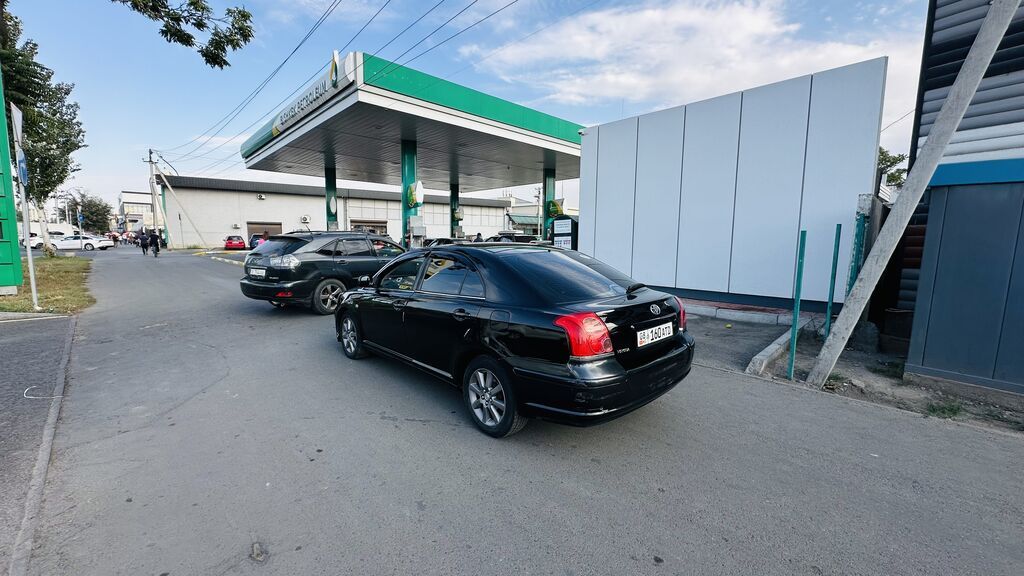 Toyota Avensis: 2004 г., 2.4 л, Автомат, Бензин, Седан: фото 3