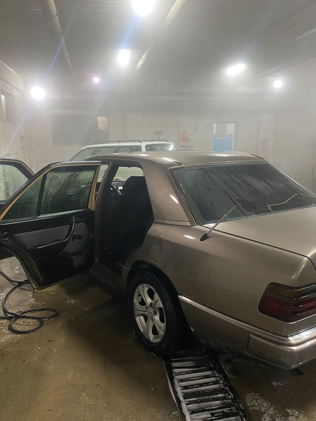 Mercedes-Benz W124: 1990 г., Механика, Бензин, Седан — фото 5