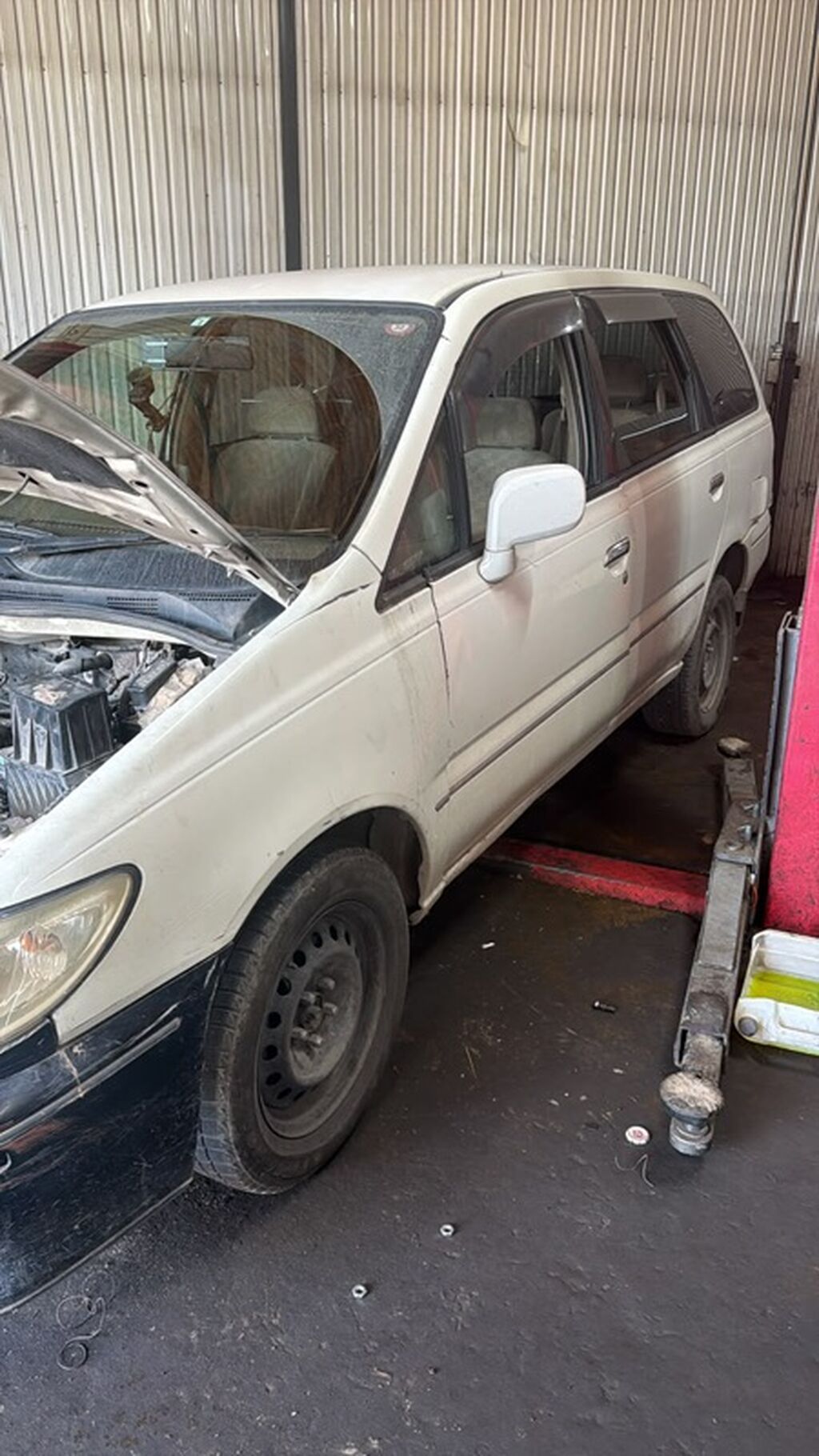 Nissan Presage: 1999 г., 2.4 л, Автомат, Бензин, Минивэн: фото 2