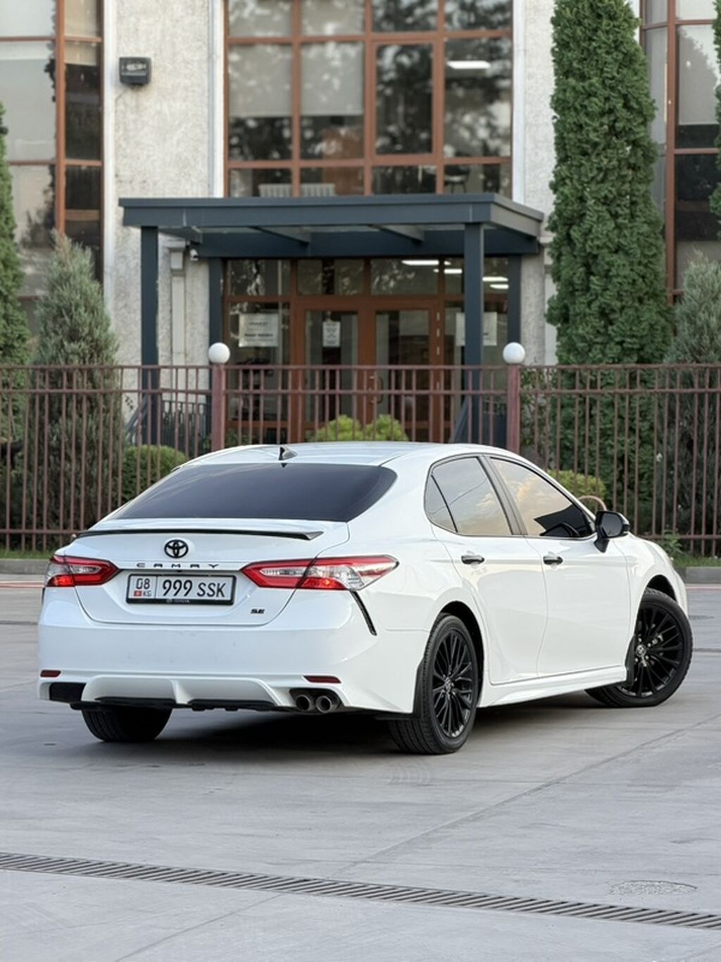 Toyota Camry: 2020 г., 2.5 л, Автомат, Бензин, Седан: фото 2