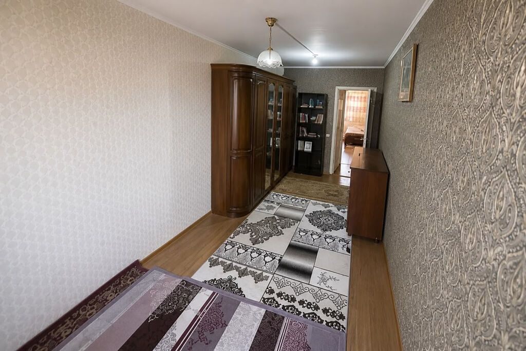 3 комнаты, 58 м², 104 серия, 4 этаж, Косметический ремонт — фото 1