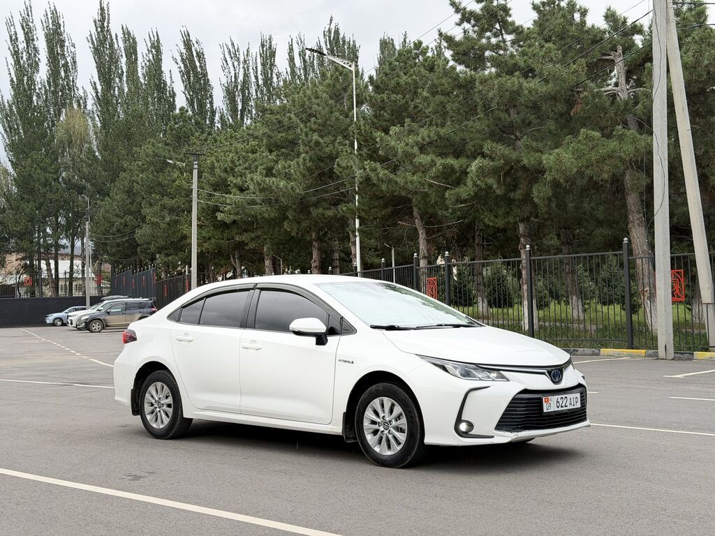 Toyota Corolla: 2021 г., 1.8 л, Автомат, Гибрид, Седан: фото 3