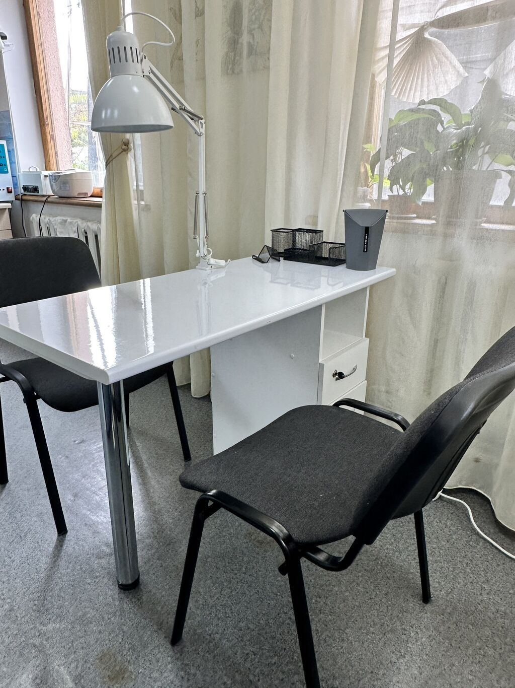 Сдаю Маникюрный стол: Для мастера по маникюру, 15 м², В административном здании, Готовый бизнес, С оборудованием