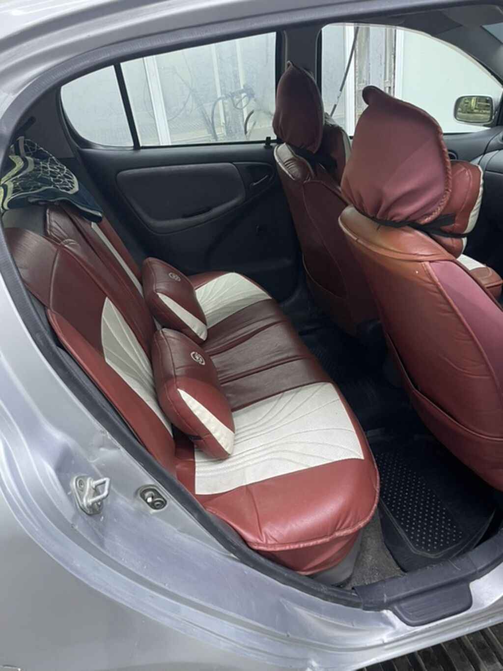 Toyota Vitz: 2000 г., 1 л, Автомат, Бензин, Хэтчбэк: фото 5
