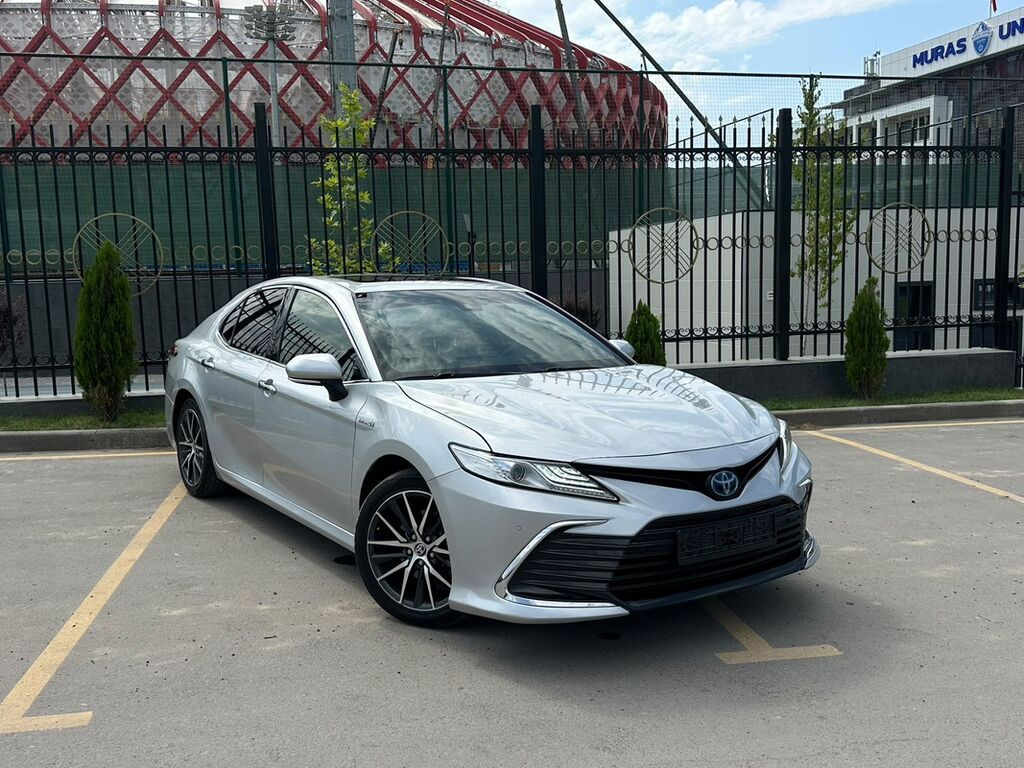 Toyota Camry: 2021 г., 2.5 л, Автомат, Гибрид, Седан: фото 3