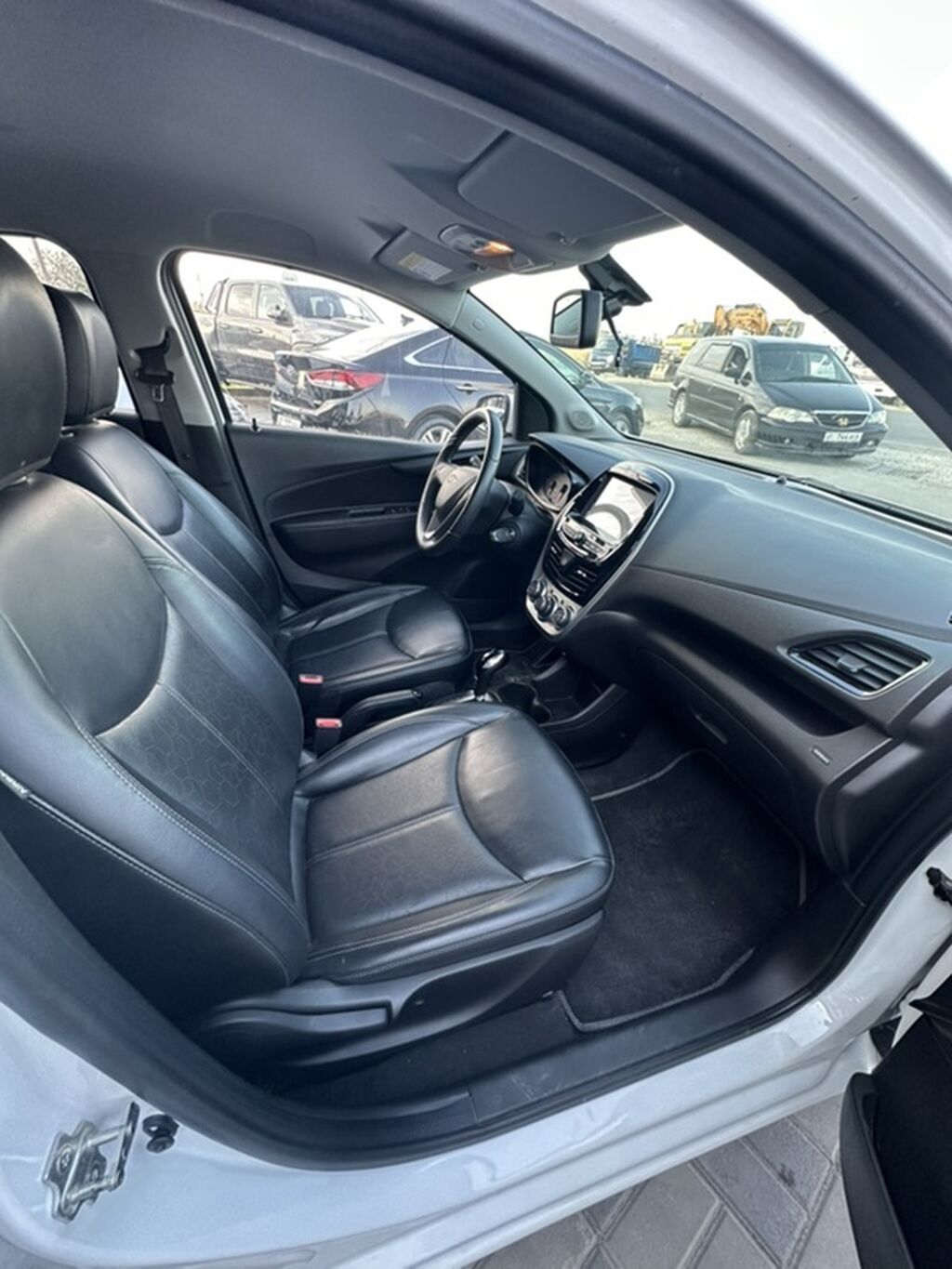 Chevrolet Spark: 2017 г., 1 л, Автомат, Бензин, Хэтчбэк: фото 3
