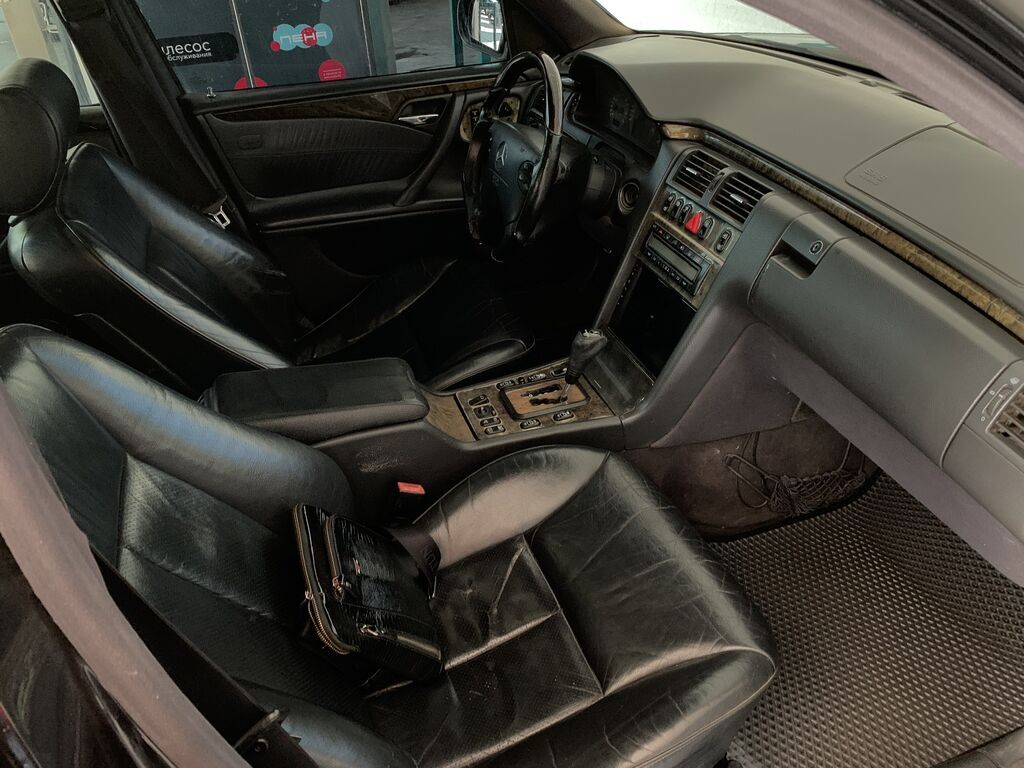 Mercedes-Benz E-Class: 2001 г., 4.3 л, Автомат, Бензин, Седан: фото 7