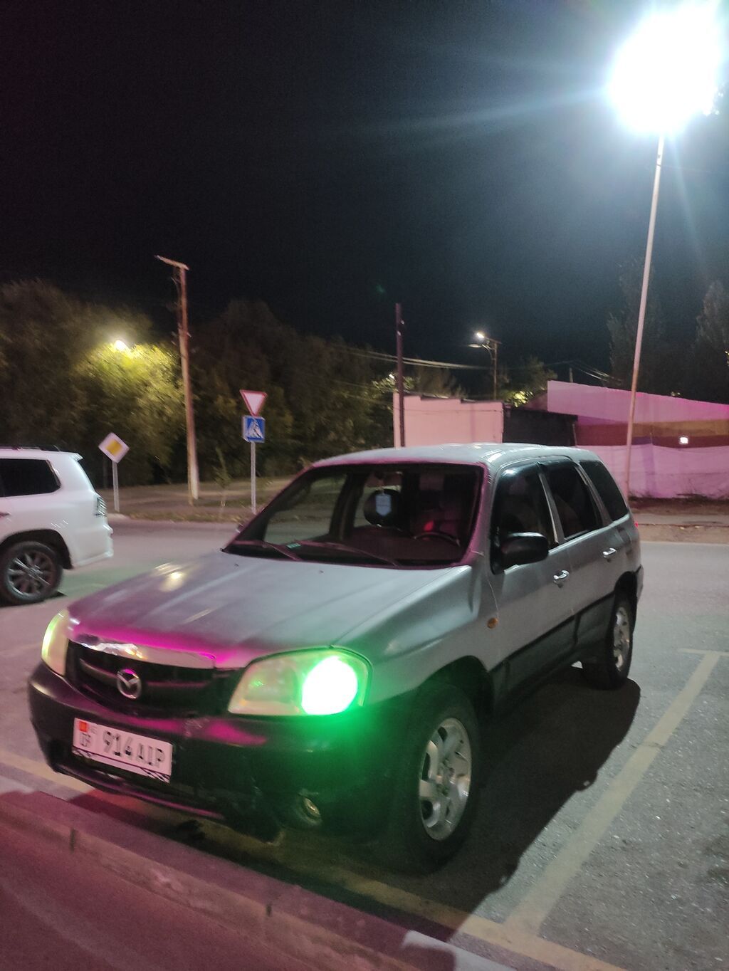 Mazda Tribute: 2002 г., 2 л, Механика, Бензин, Кроссовер: фото 2