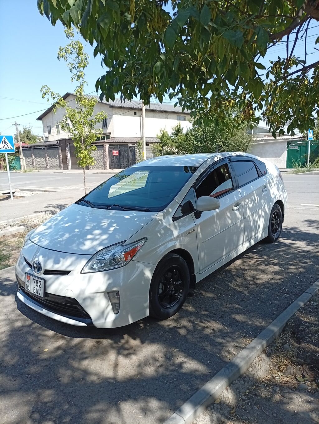 Toyota Prius: 2012 г., 1.8 л, Автомат, Гибрид, Хэтчбэк: фото 4
