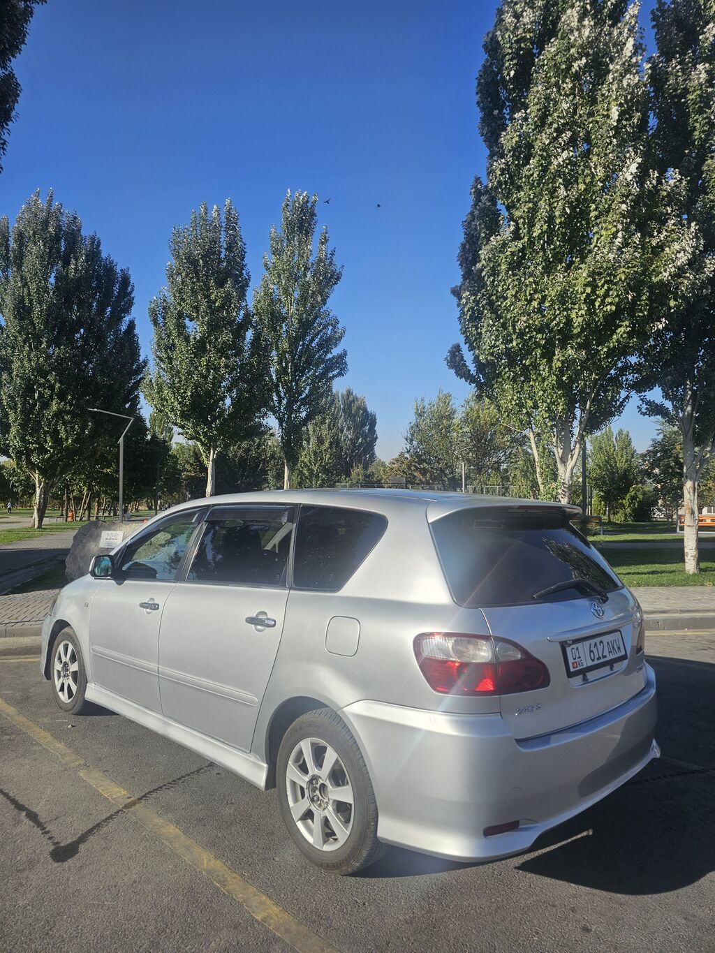 Toyota Ipsum: 2003 г., 2.4 л, Автомат, Бензин, Минивэн: фото 6