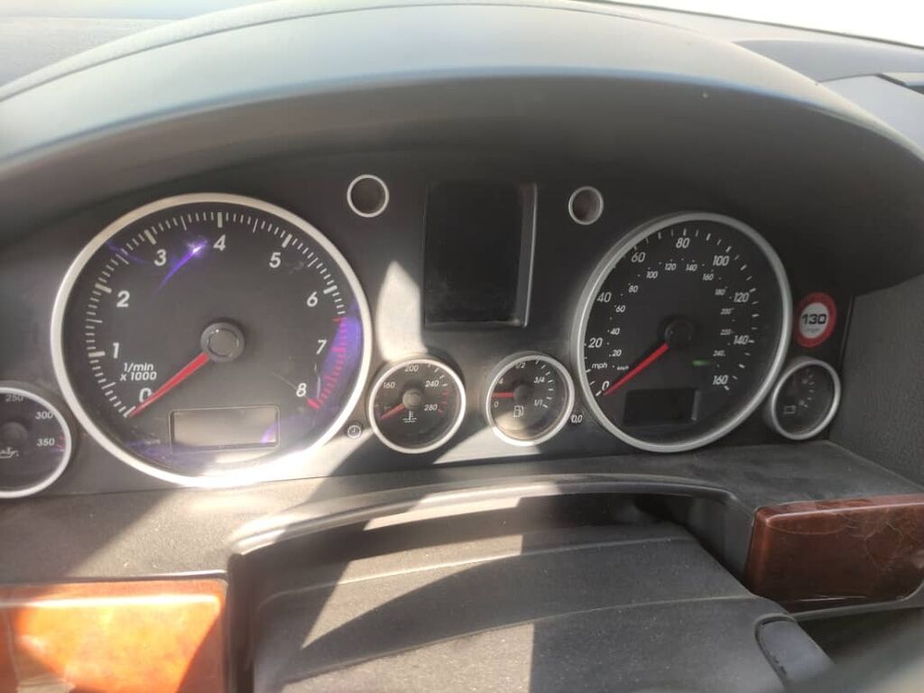 Volkswagen Touareg: 2004 г., 3.2 л, Автомат, Газ, Внедорожник: фото 2