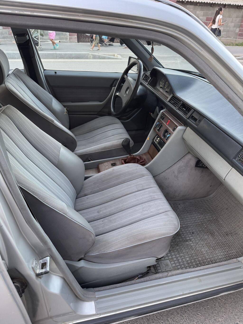 Mercedes-Benz E-Class: 1989 г., 2.3 л, Механика, Бензин, Седан: фото 5