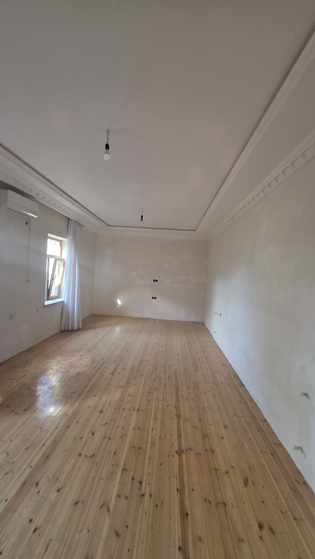 5 otaqlı, 145 kv. m, Təmirsiz