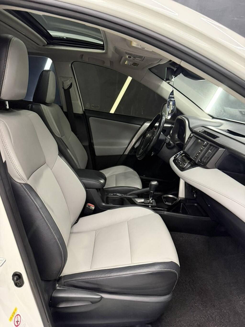 Toyota RAV4: 2018 г., Автомат, Гибрид, Кроссовер: фото 5