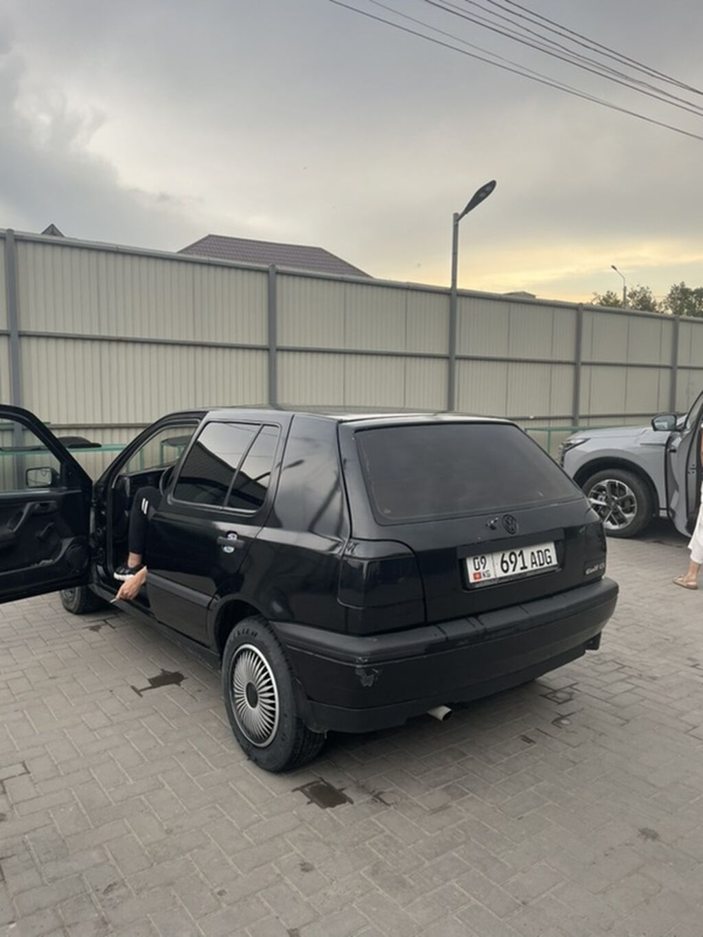 Volkswagen Golf: 1991 г., 1.8 л, Механика, Бензин, Хэтчбэк: фото 2