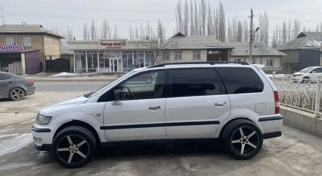 Mitsubishi Chariot: 2003 г., 2.4 л, Автомат, Бензин, Минивэн: фото 2