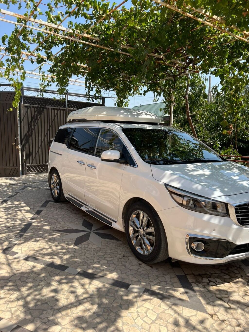 Kia Carnival: 2017 г., 2.2 л, Автомат, Дизель, Минивэн: фото 4
