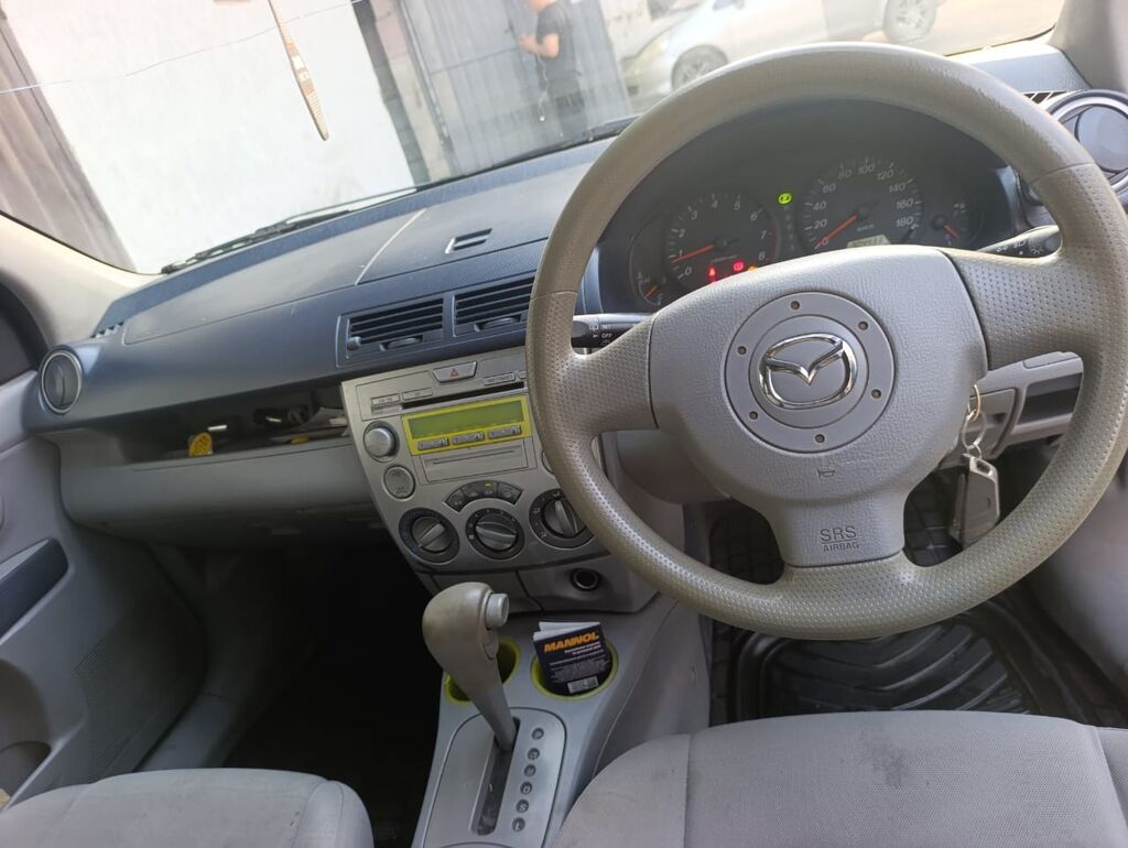 Mazda Demio: 2003 г., 1.3 л, Автомат, Бензин, Хэтчбэк: фото 7