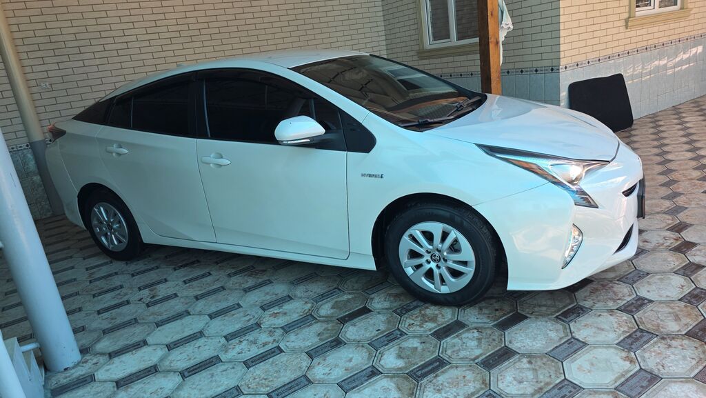 Toyota Prius: 2018 г., 1.8 л, Автомат, Гибрид, Лифтбек: фото 5
