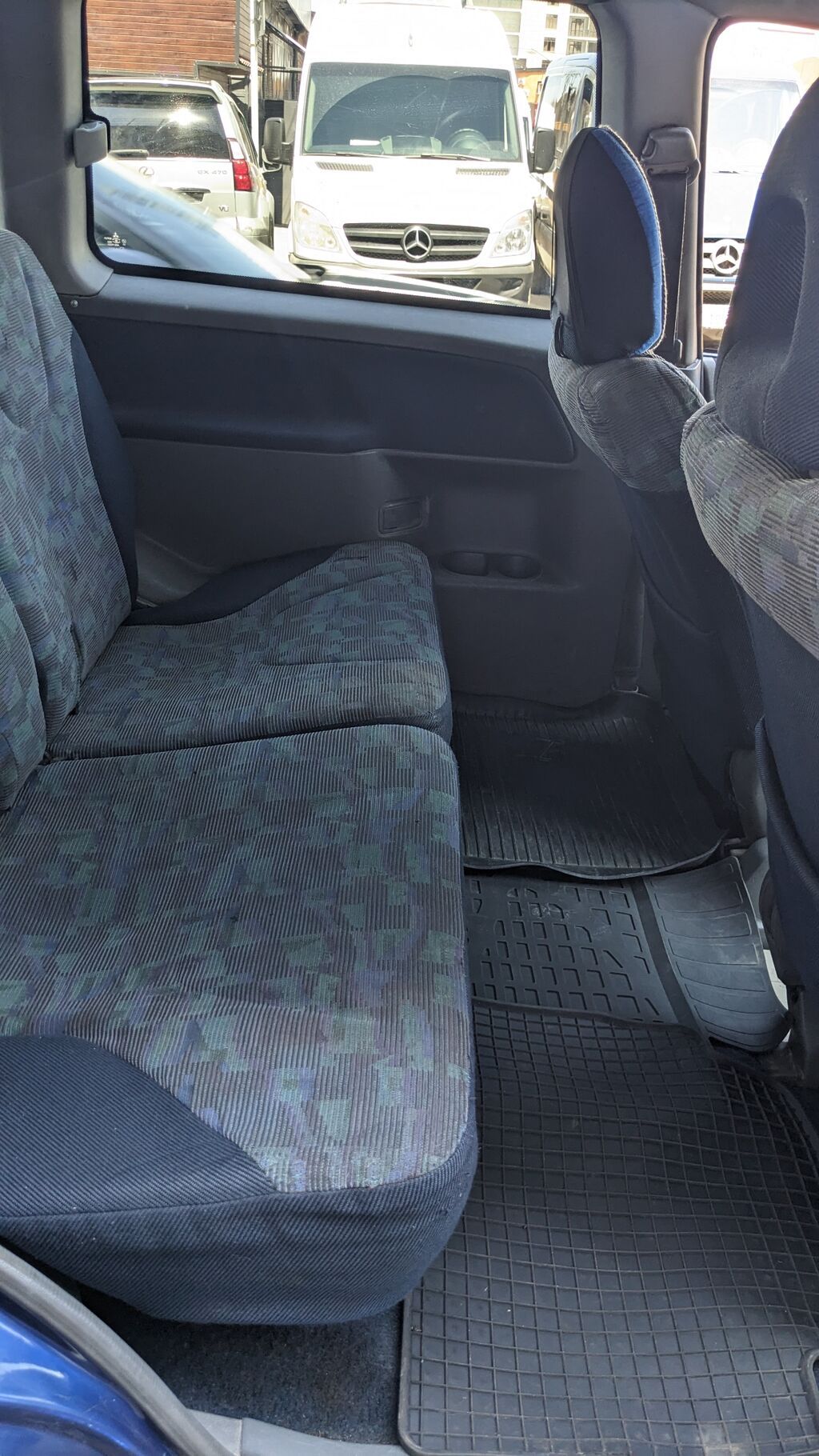 Mitsubishi Space Runner: 1999 г., 2.4 л, Механика, Бензин, Минивэн: фото 8