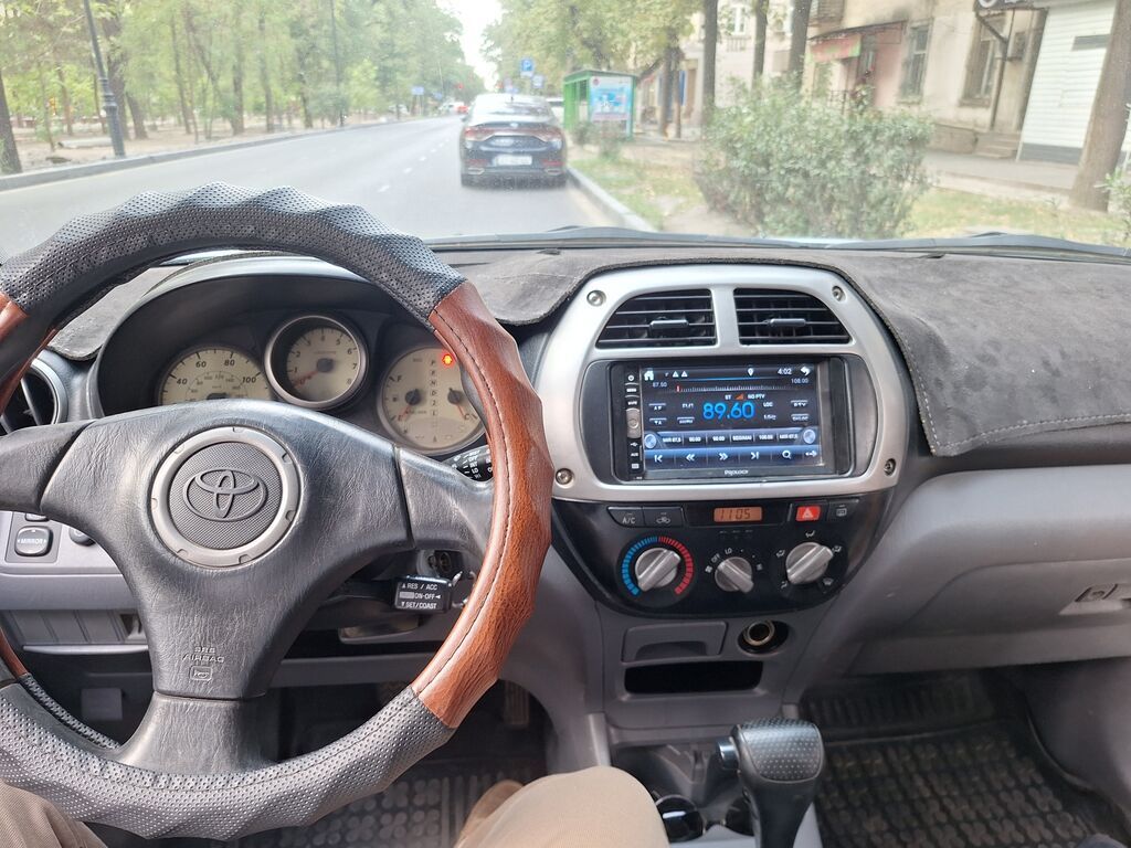Toyota RAV4: 2002 г., 2.4 л, Автомат, Бензин, Кроссовер: фото 4