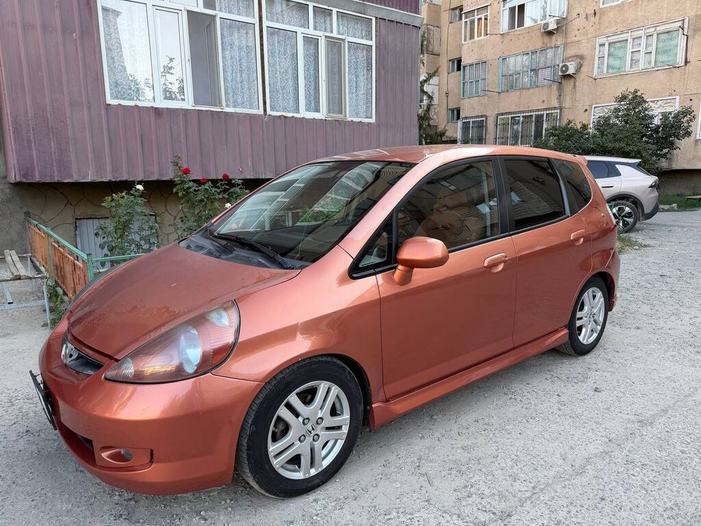 Honda Fit: 2008 г., 1.5 л, Автомат, Бензин, Хэтчбэк: фото 2