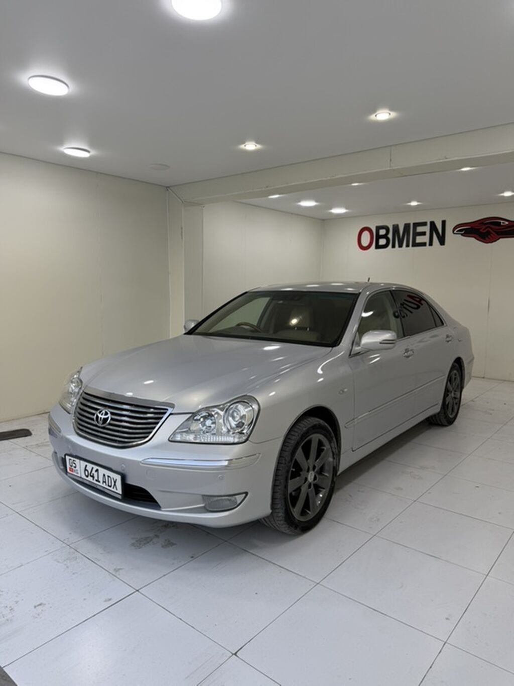 Toyota Crown Majesta: 2004 г., 4.3 л, Автомат, Бензин, Седан: фото 2