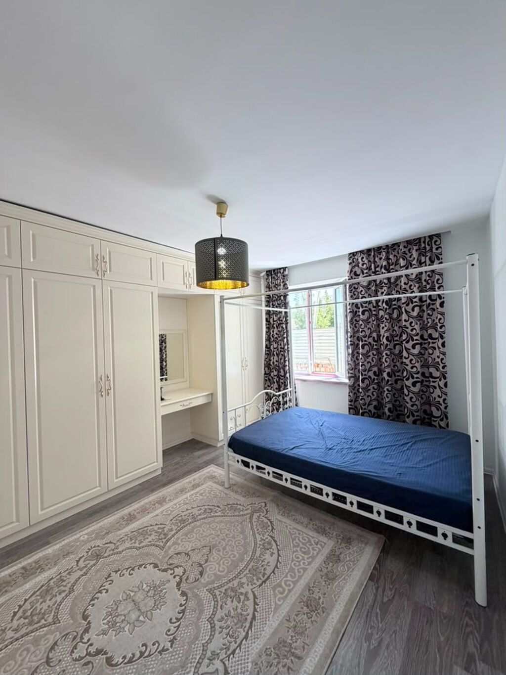 6 комнат и более, 500 м², 3 соток, Бишкек, ул. Гагарина Риэлтор