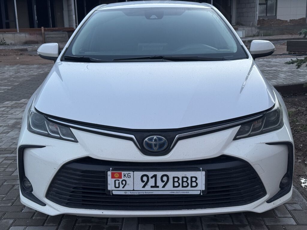 Toyota Corolla: 2021 г., 1.8 л, Вариатор, Гибрид, Седан — фото 2