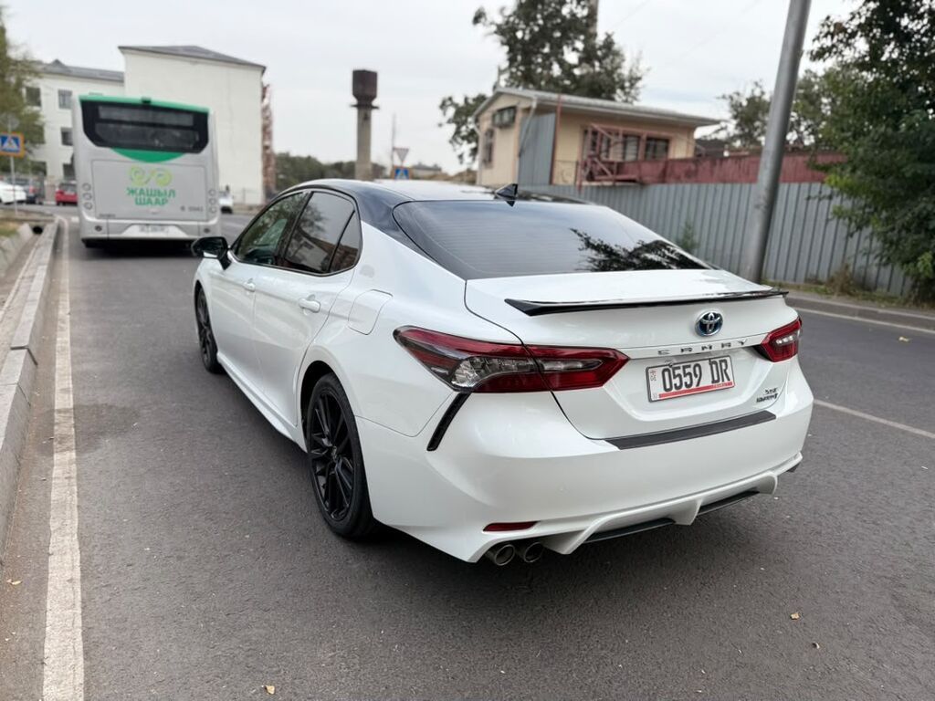 Toyota Camry: 2022 г., 2.5 л, Вариатор, Гибрид, Седан: фото 6