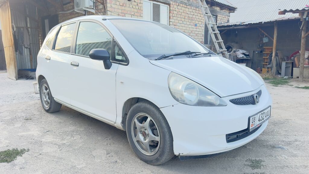 Honda Fit: 2007 г., 1.3 л, Автомат, Бензин, Хэтчбэк: фото 2
