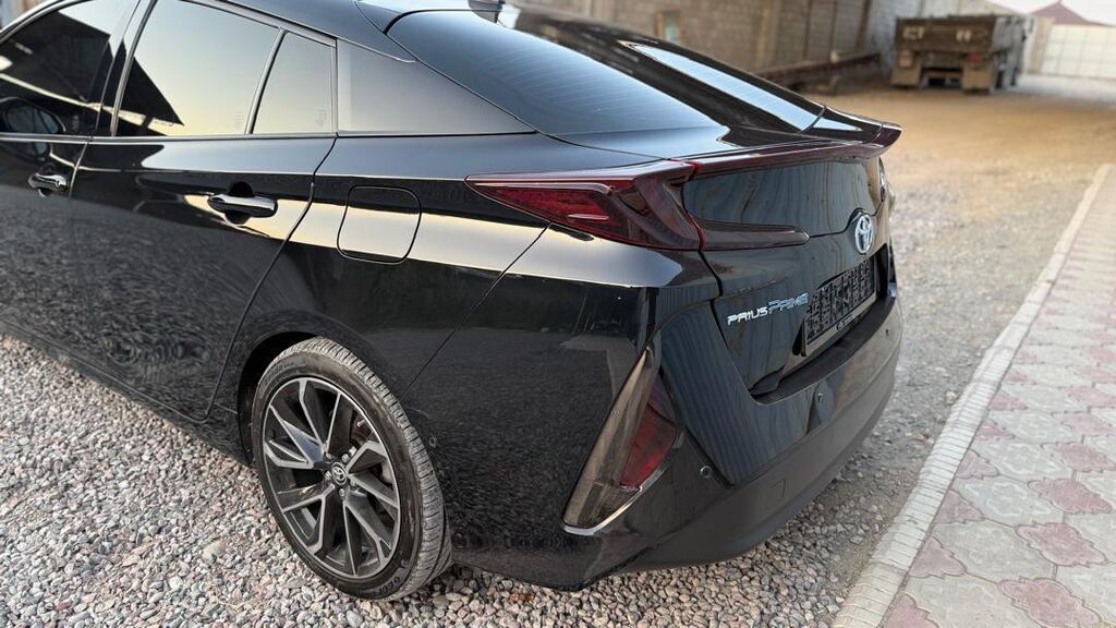 Toyota Prius: 2019 г., 1.8 л, Автомат, Гибрид, Хэтчбэк: фото 3