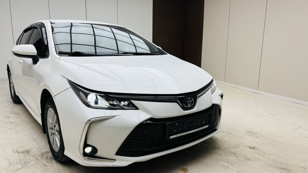 Toyota Corolla: 2019 г., 1.8 л, Автомат, Гибрид, Седан: фото 4