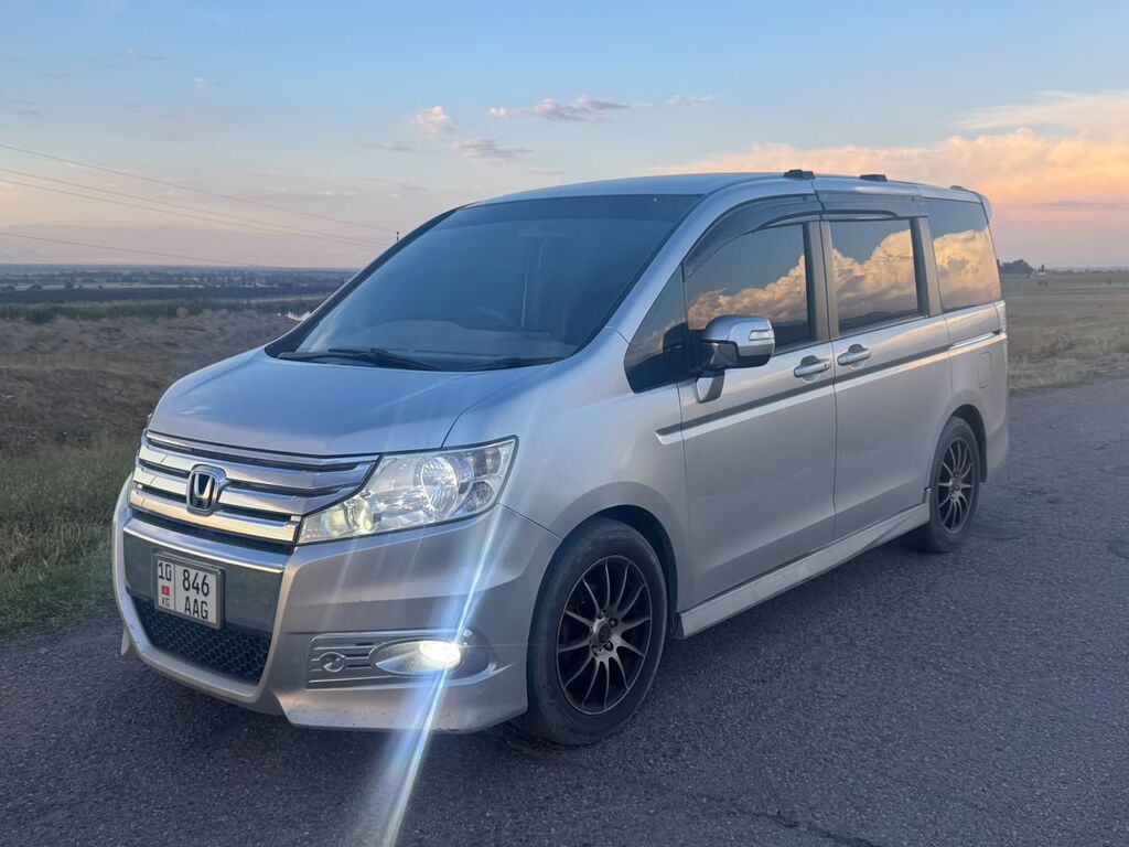 Honda Stepwgn: 2010 г., 2 л, Автомат, Бензин, Минивэн: фото 6