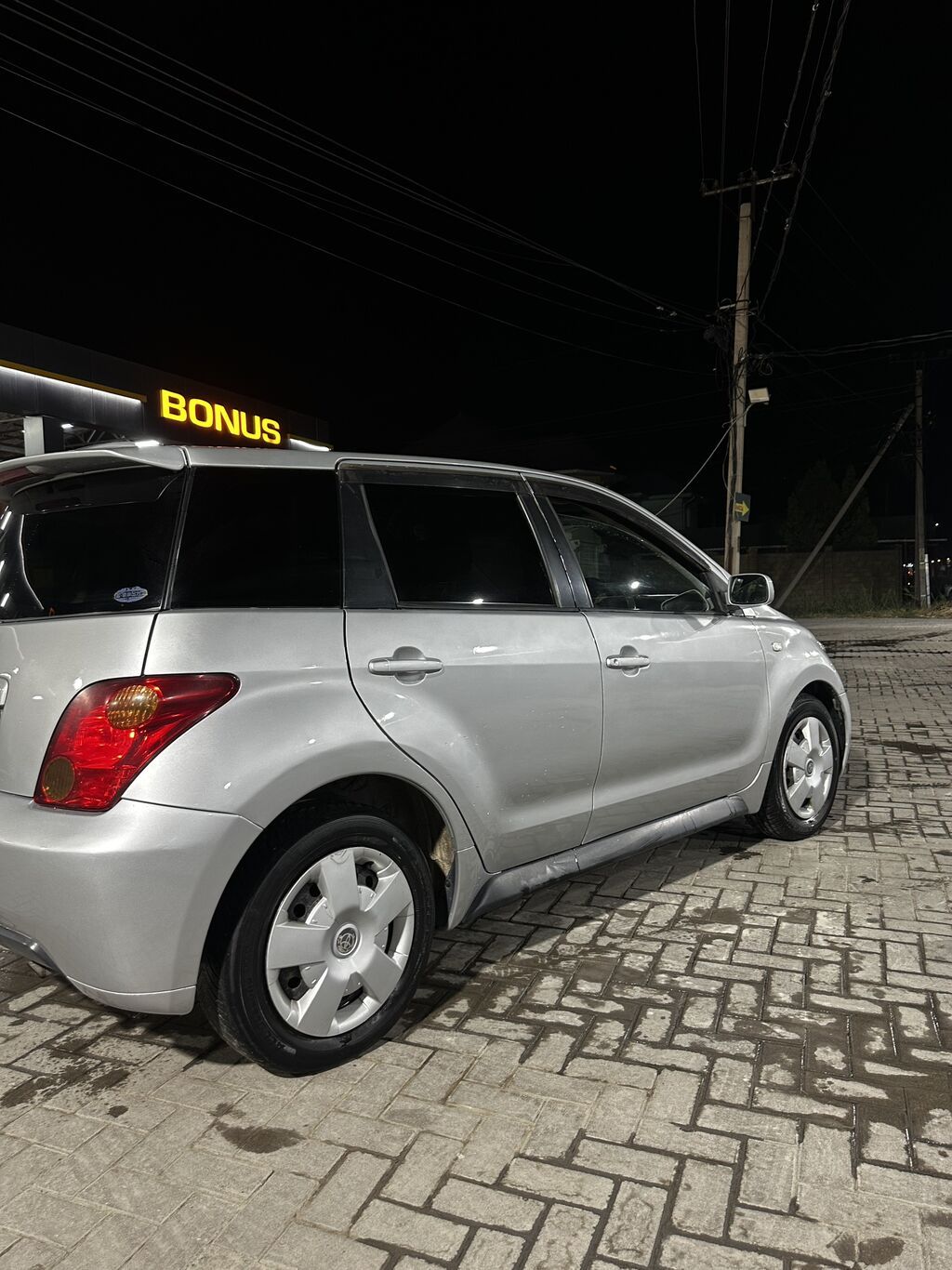 Toyota Ist: 2003 г., Бензин, Хэтчбэк: фото 2