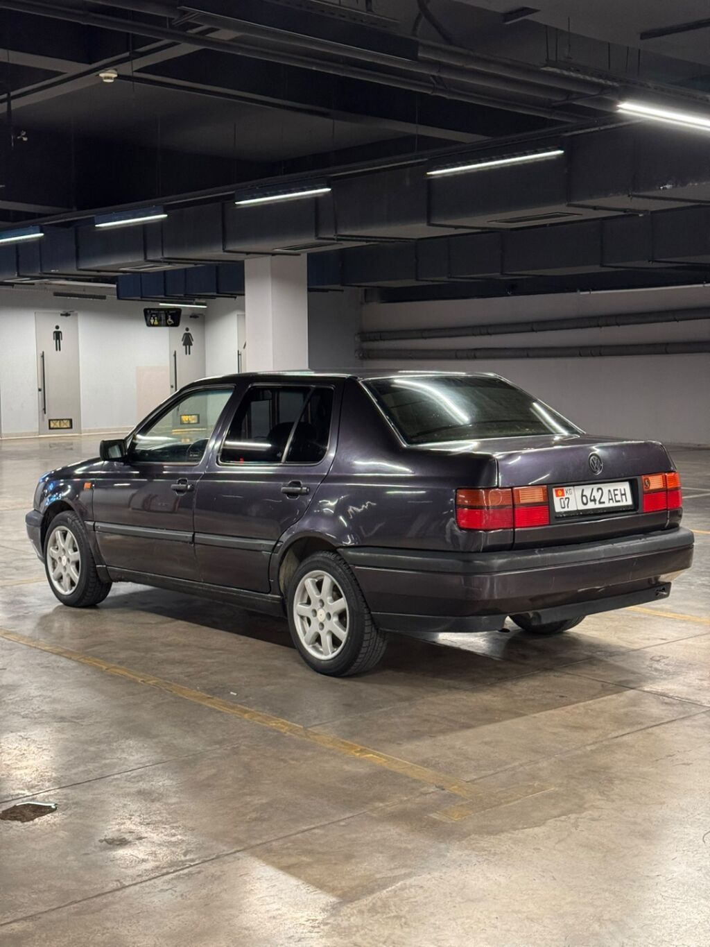 Volkswagen Vento: 1993 г., 1.8 л, Механика, Бензин, Седан: фото 5