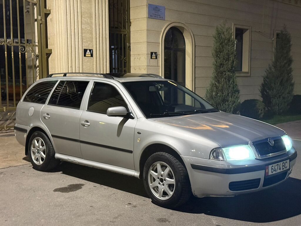 Skoda Octavia: 2003 г., 2 л, Автомат, Газ, Универсал: фото 3