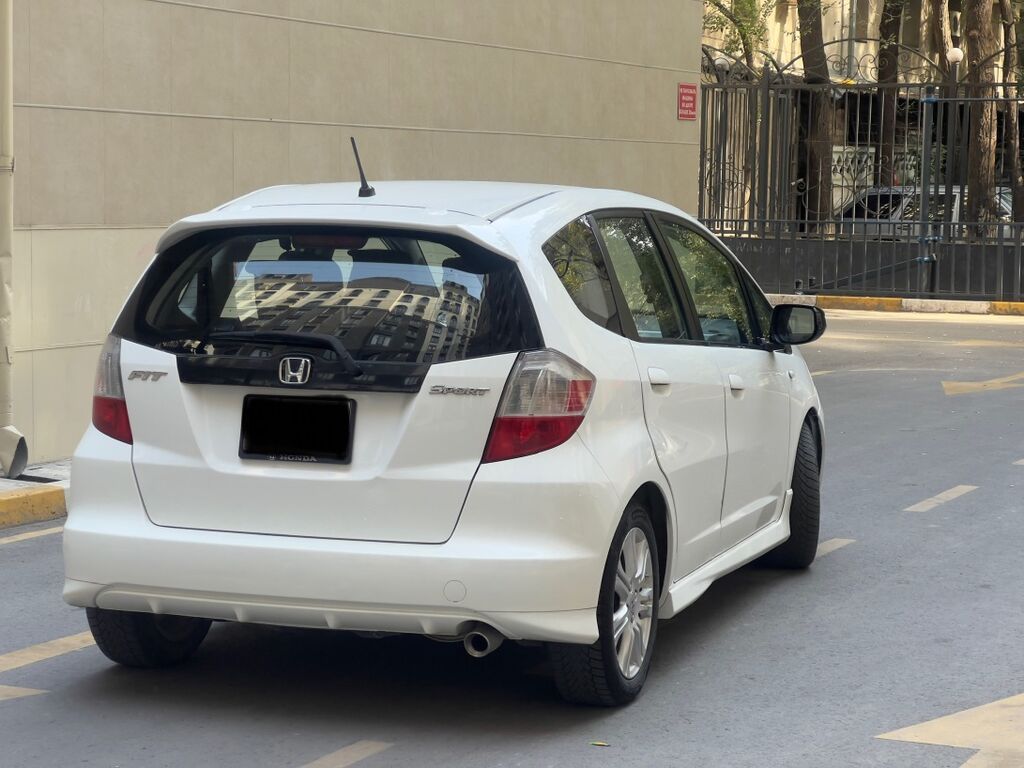 Honda Fit: 2011 г., 1.5 л, Вариатор, Бензин, Хэтчбэк: фото 3