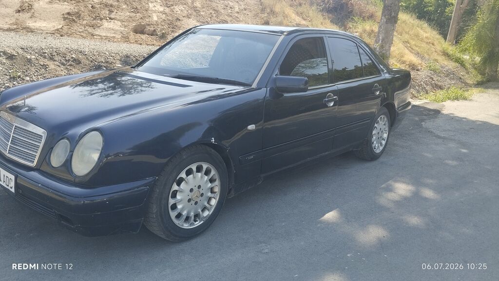Mercedes-Benz E-Class: 1997 г., 2 л, Механика, Бензин, Седан — фото 1