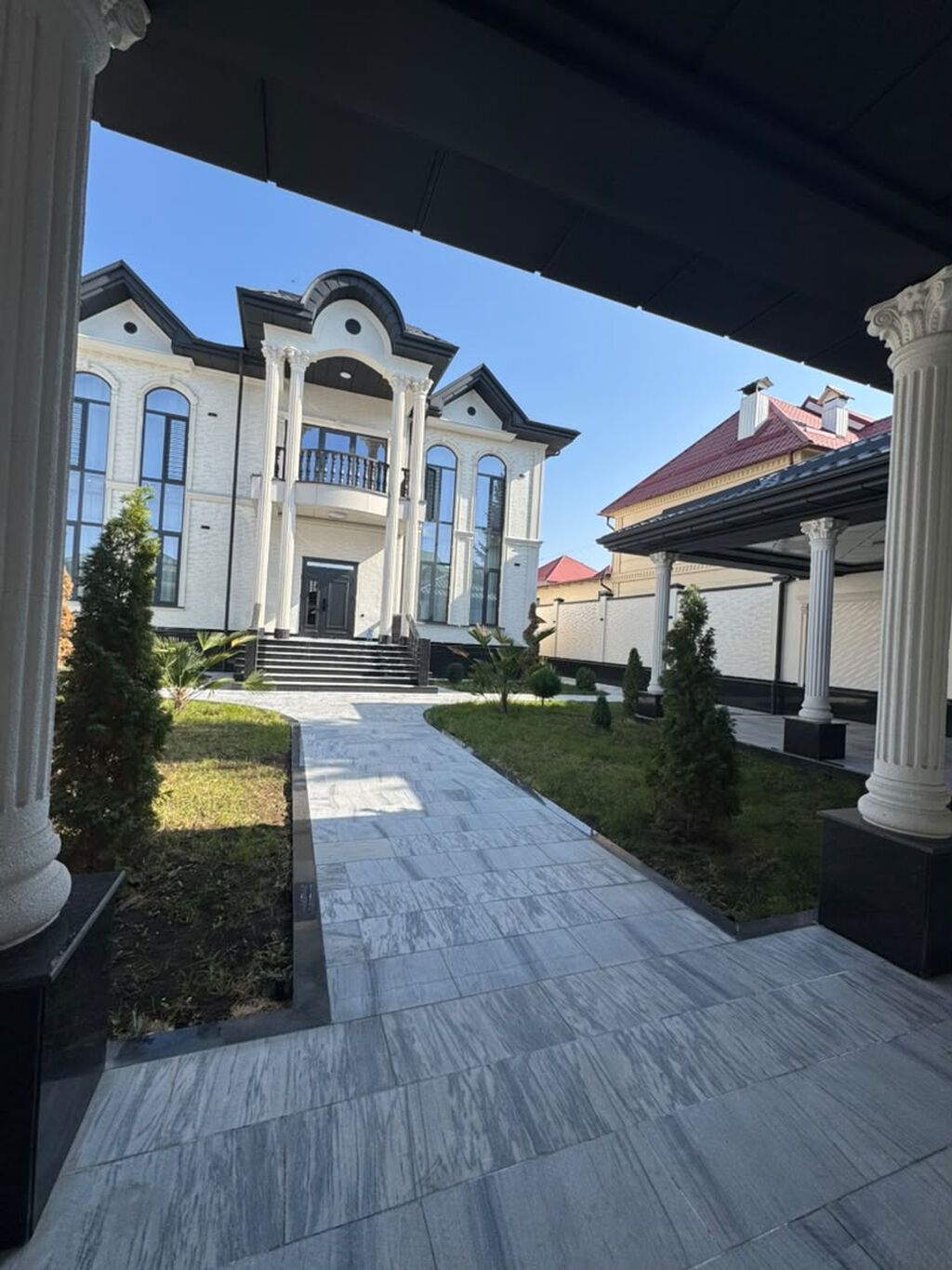 6 комнат и более, 510 м², 9 соток, Бишкек, Киргизия 1 Риэлтор: фото 1