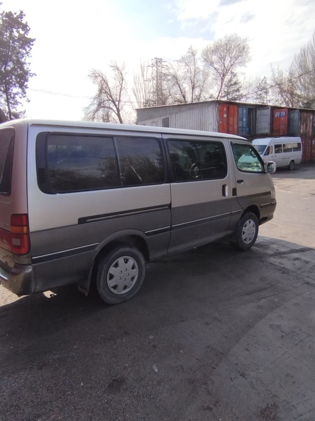 Toyota Hiace: 2004 г., 2.4 л, Механика, Бензин, Минивэн: фото 2