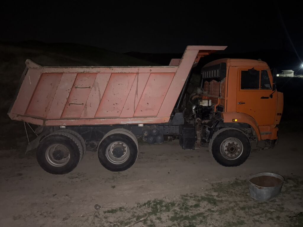 Самосвал КамАЗ 6x4 - Тип: трехосный самосвал с гидроподъёмом кузова -: фото 3