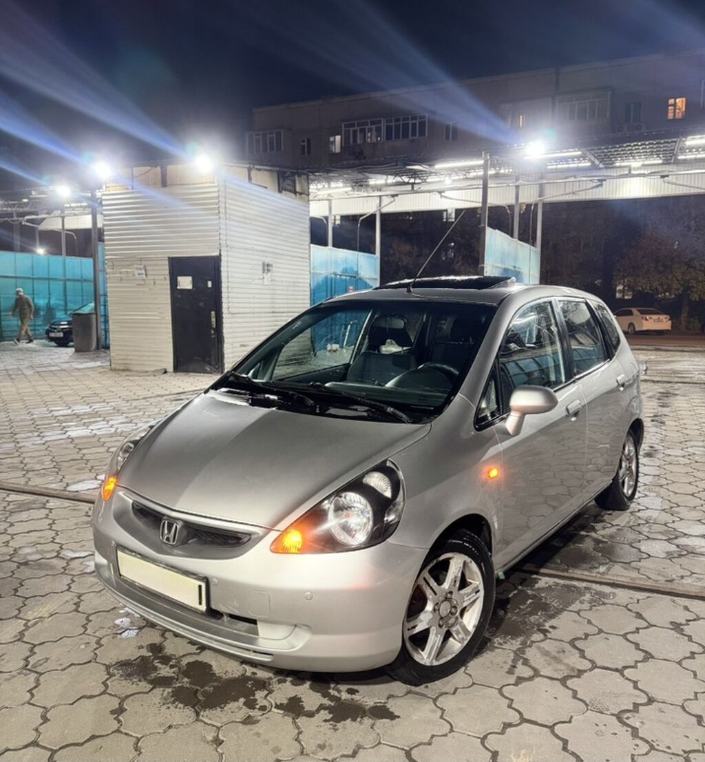 Honda Jazz: 2002 г., 1.3 л, Автомат, Бензин, Хэтчбэк: фото 1