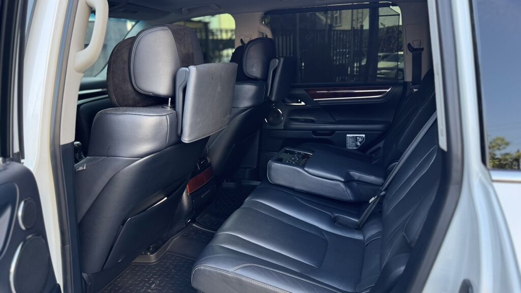 Lexus LX: 2018 г., 5.7 л, Автомат, Бензин, Внедорожник: фото 8