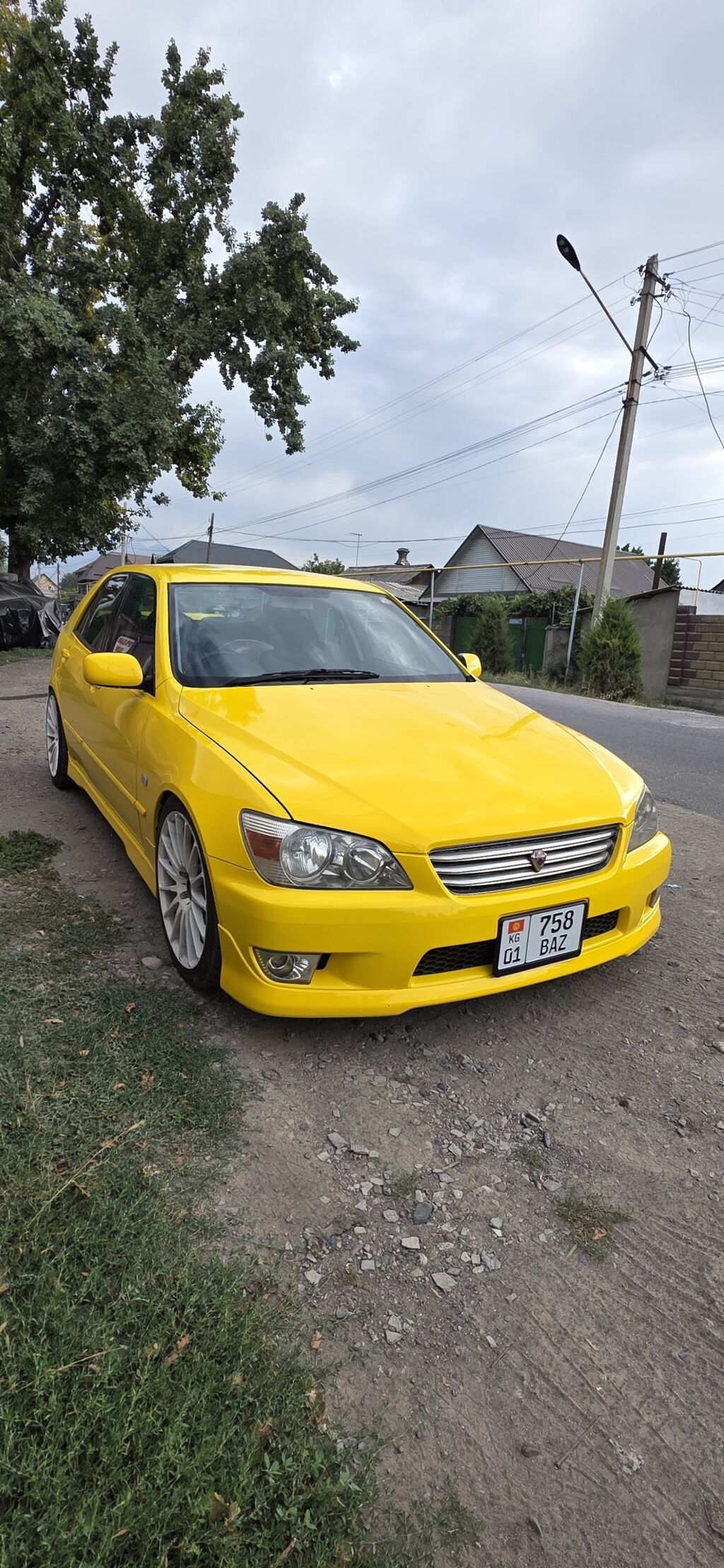 Toyota Altezza: 2001 г., 2 л, Механика, Бензин, Седан: фото 2
